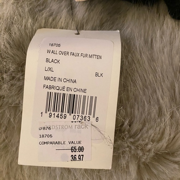 ❄️☃️NWT UGG Black Fur Mittens!☃️❄️ - Picture 4 of 4